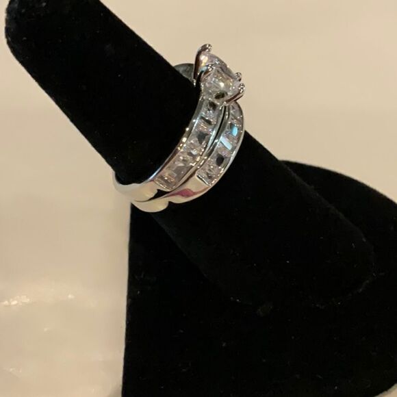 Gorgeous Wedding Ring Set - Picture 3 of 4